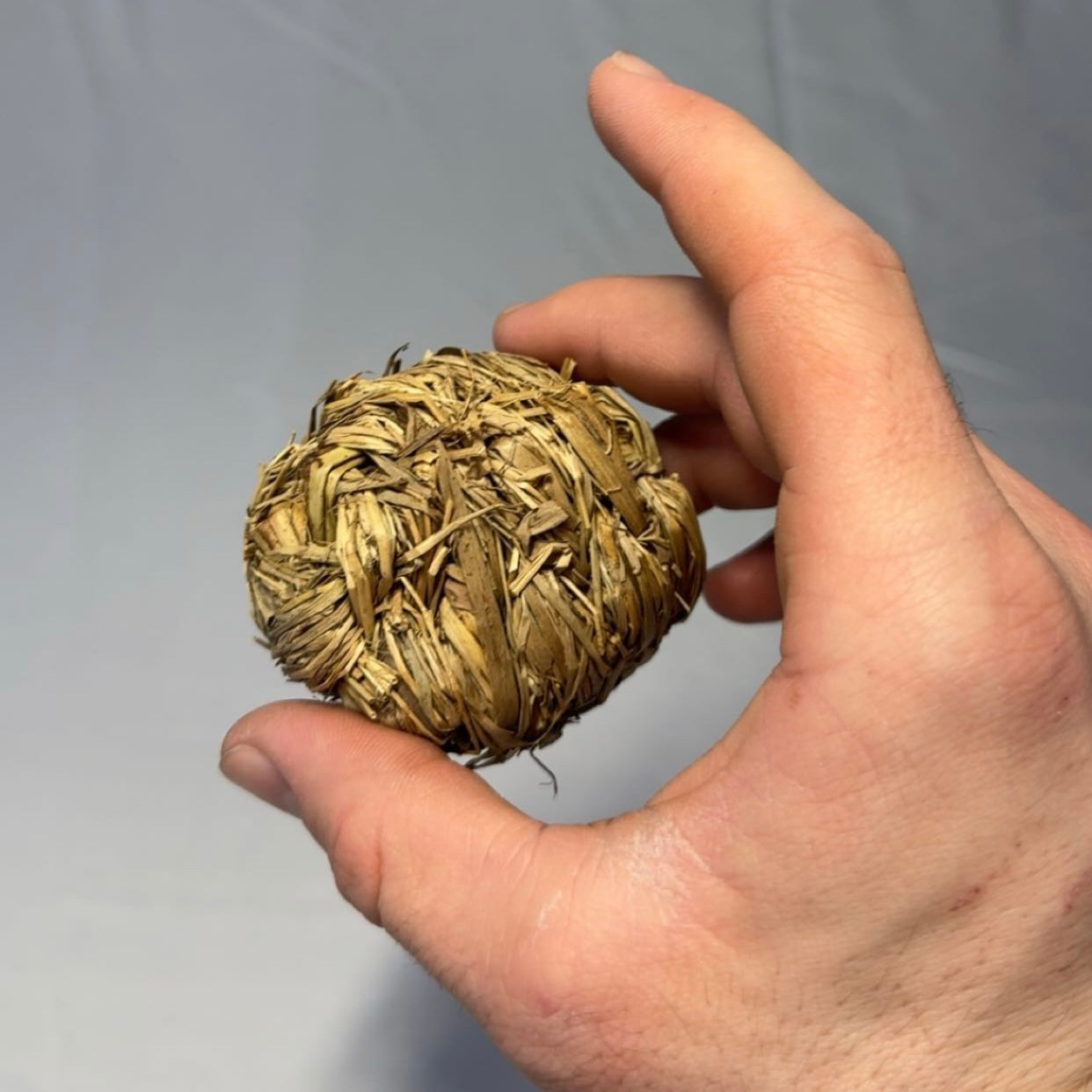 loptička s rolničkou z trávy 6cm TRIXIE