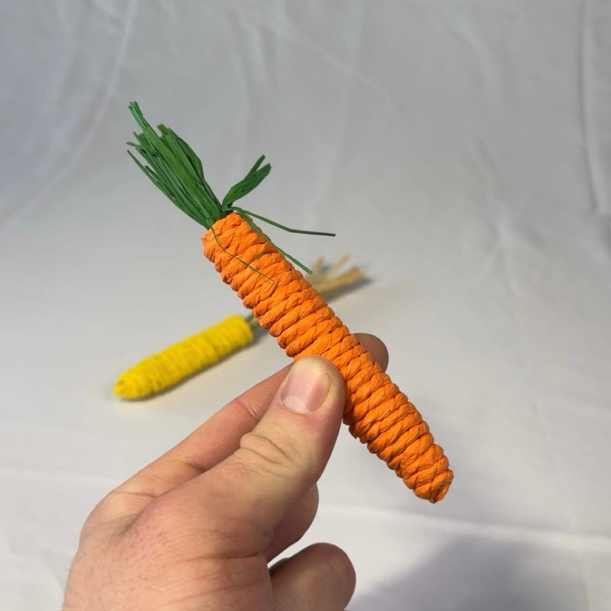 TRIXIE Marchewka i kukurydza sizalowa dla gryzoni – 15 cm (2 szt.)