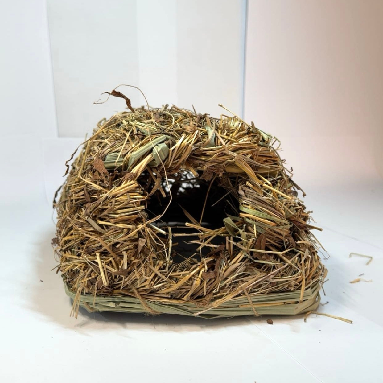 Travní domeček pro morče Trixie 18cm - přírodní úkryt - pohled ze předu